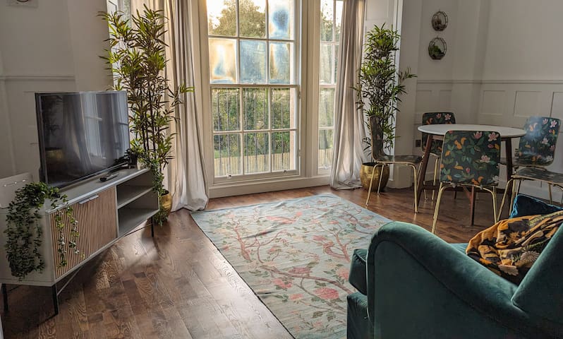 Slateford House 1770 – The Music Room – 2 Bed