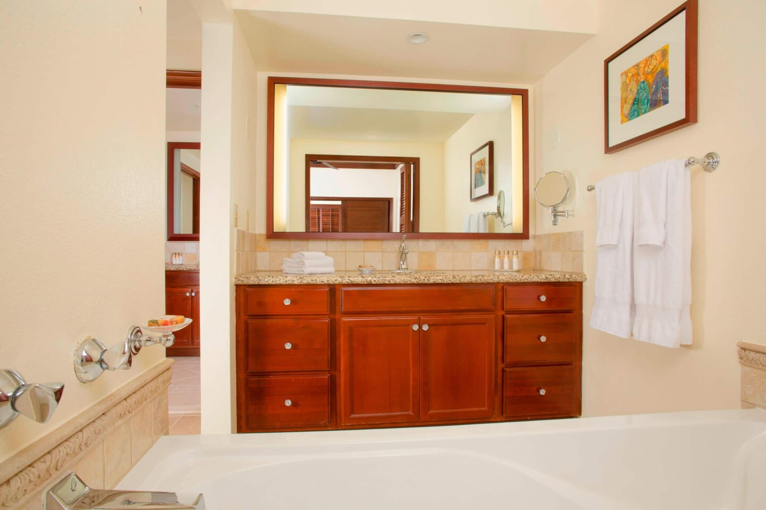 Condo in Kapolei · ★4.67 · 1 bedroom · 2 beds · 1 shared bath - Image 9