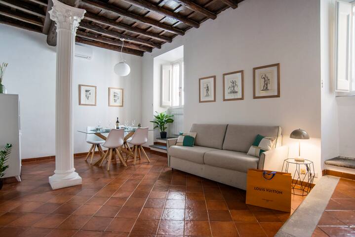 Colosseum, Monti, New Corithian house up to 6 pp gallery image 2