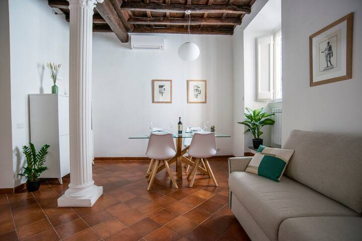 Colosseum, Monti, New Corithian house up to 6 pp gallery image 3