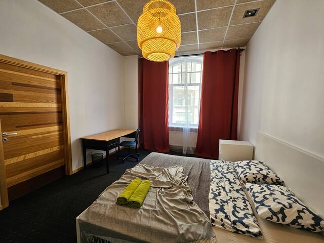 Spacious with 5 rooms, up to 10pers. Parking 15e/n