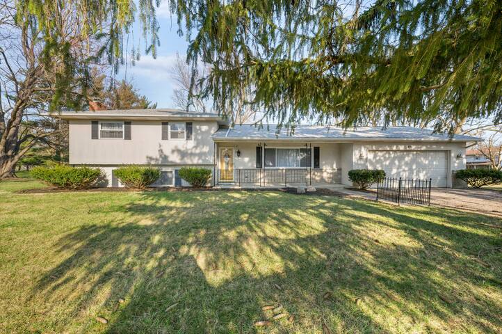 4BR Luxury, Spacious, Big driveway, Best location gallery image 2