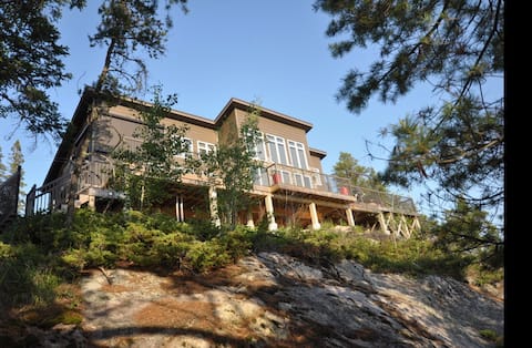 The Nest - Modern 3 Bedroom Cottage with Bunkie