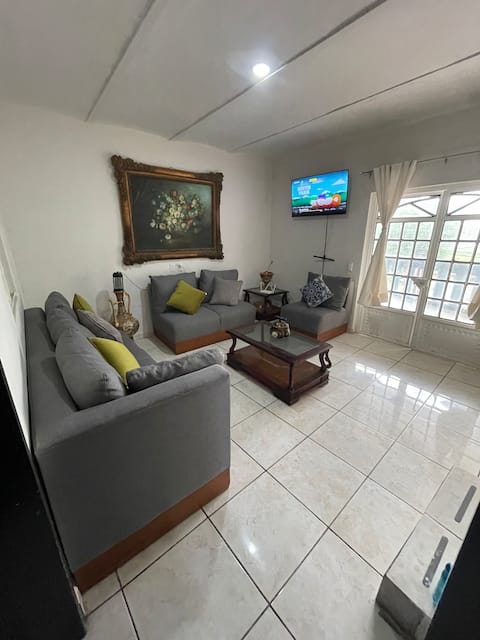 A house to rest very close to the airport