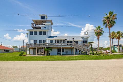 The Lighthouse | Beautiful Beachfront Home in POC