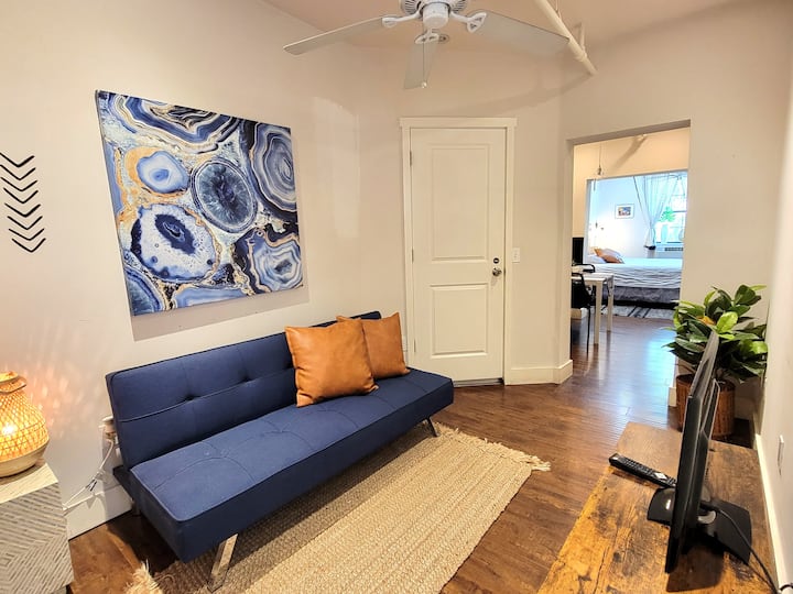 M10 Kingsize Cozy Apartment W/free Parking. - El Paso, TX