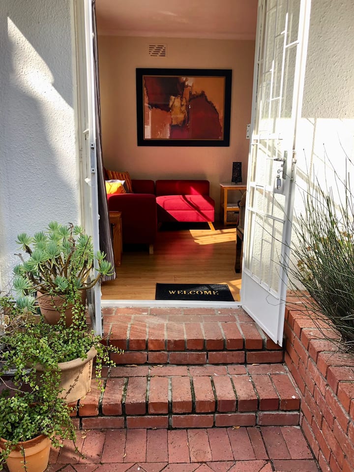 Spacious Private Suite, Pool, Garden &Full Kitchen - Cidade do Cabo