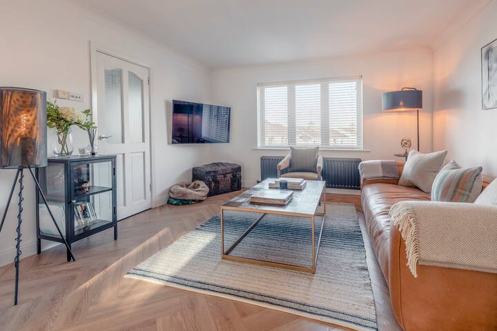 Spacious 3-bedroom house with garden gallery image 2