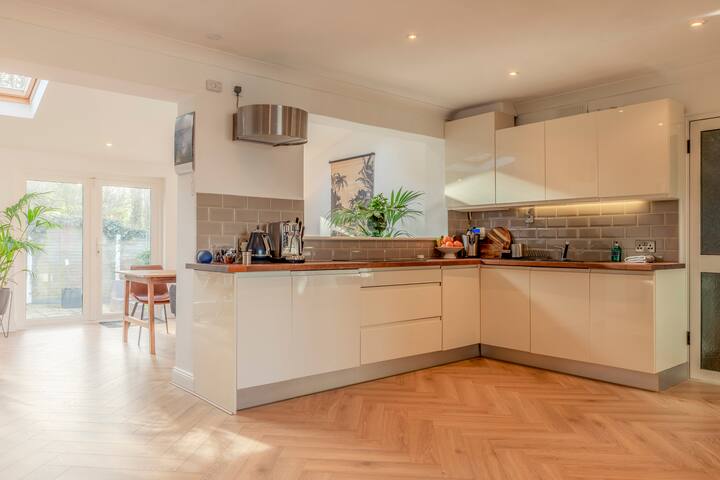 Spacious 3-bedroom house with garden gallery image 5