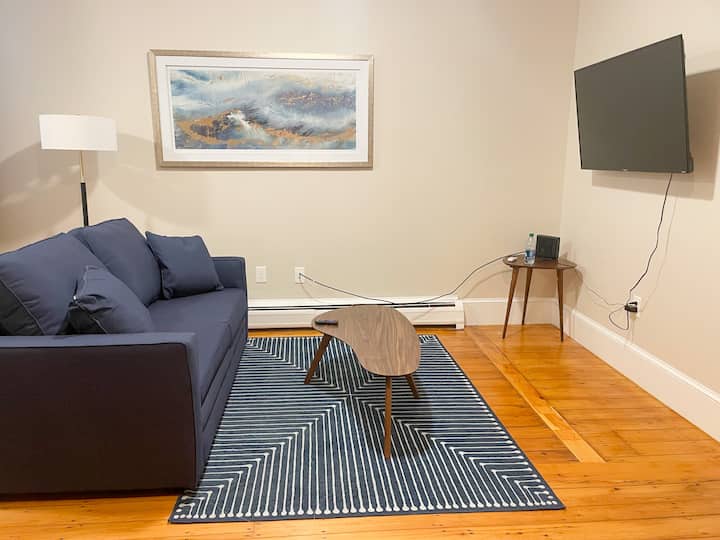 (S-2bd31) Stylish, Renovated 2 Bedrooms, 3 Beds! - Melrose, MA