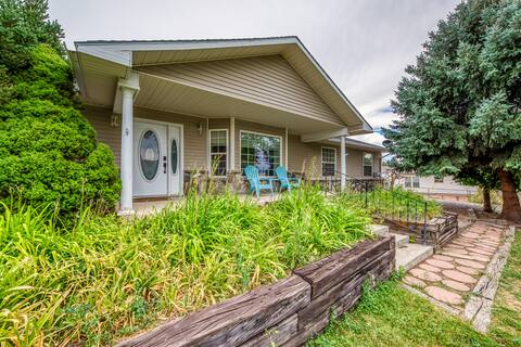 The Hidden Gem House- 3 bedroom House with hot tub