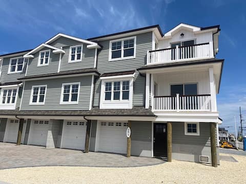 Gorgeous NEW Home steps from Lavallette Beaches