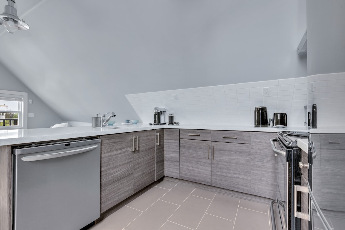 Cozy Studio Home - Perfect Main St Location