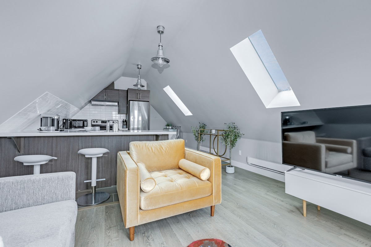 Cozy Studio Home - Perfect Main St Location