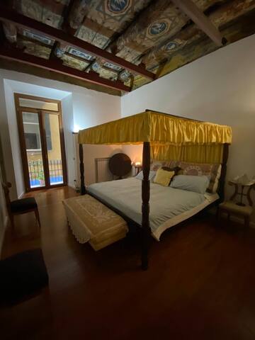 Charming terraced apartment in the heart of Naples gallery image 3