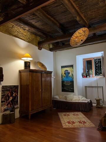 Charming terraced apartment in the heart of Naples gallery image 2