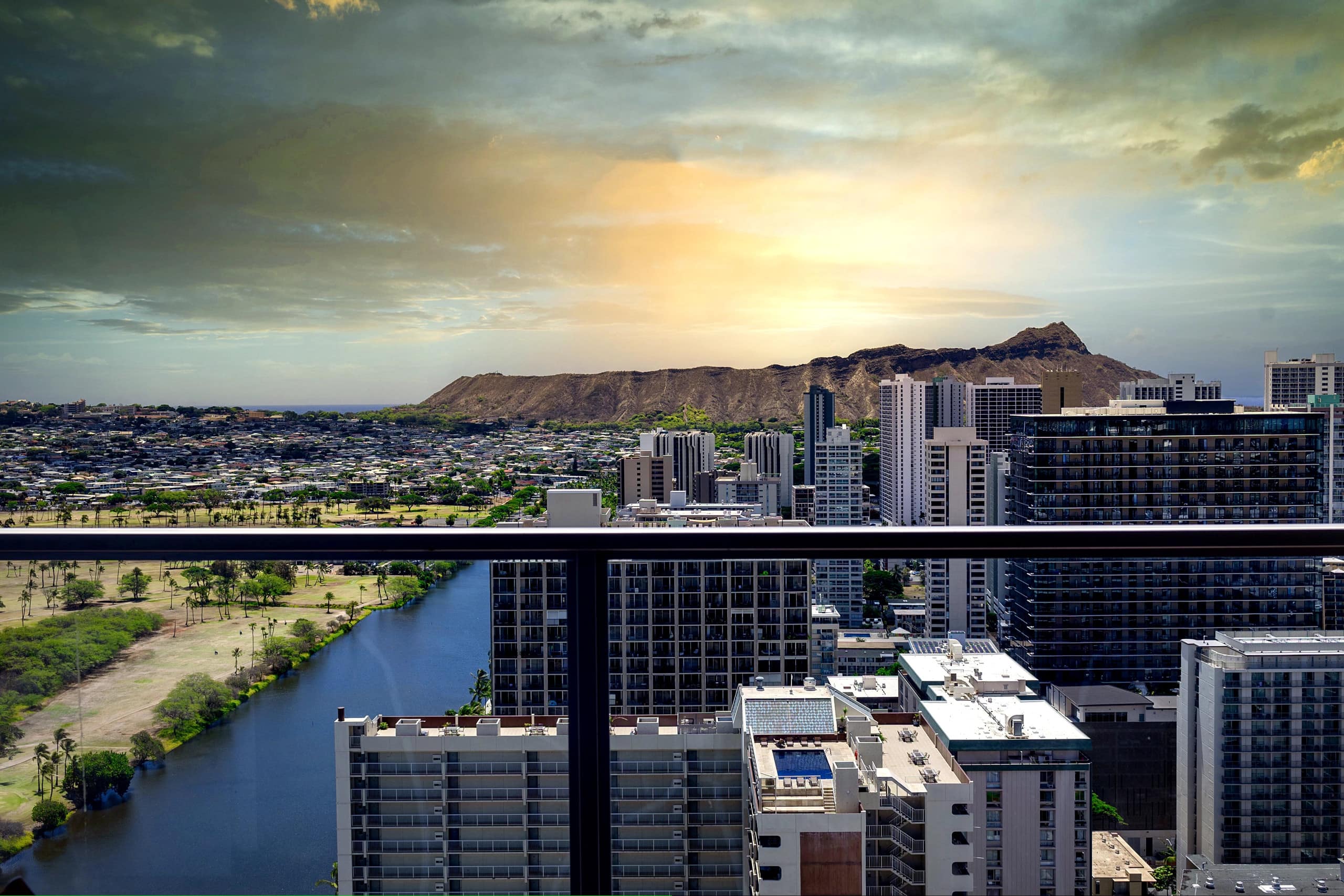 Condo in Honolulu · ★4.75 · 1 bedroom · 2 beds · 1 bath - Image 5