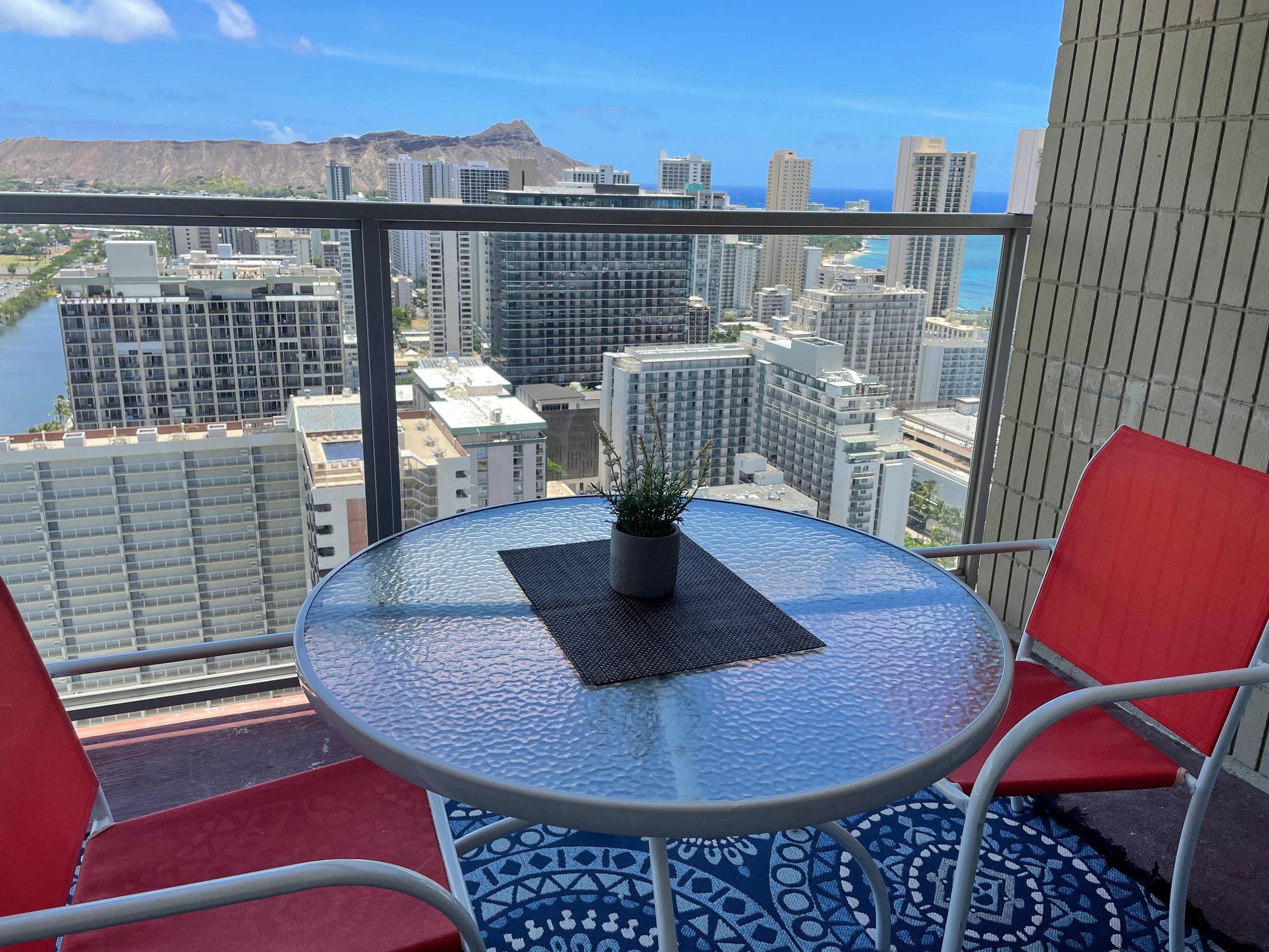 Condo in Honolulu · ★4.75 · 1 bedroom · 2 beds · 1 bath - Image 2