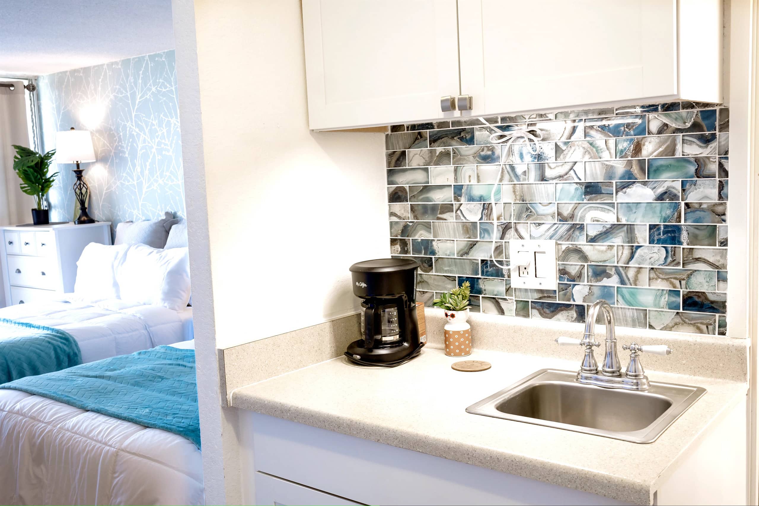 Condo in Honolulu · ★4.75 · 1 bedroom · 2 beds · 1 bath - Image 3