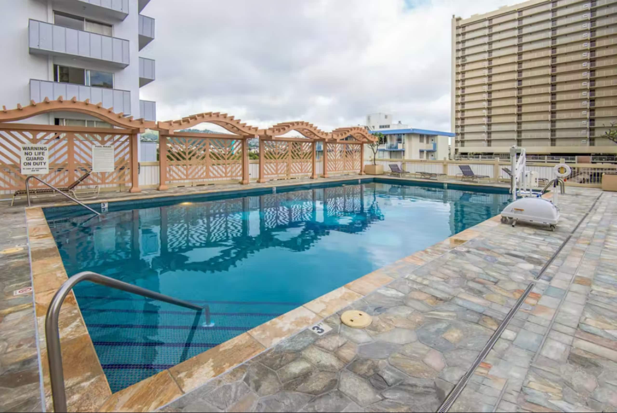 Condo in Honolulu · ★4.75 · 1 bedroom · 2 beds · 1 bath - Image 13