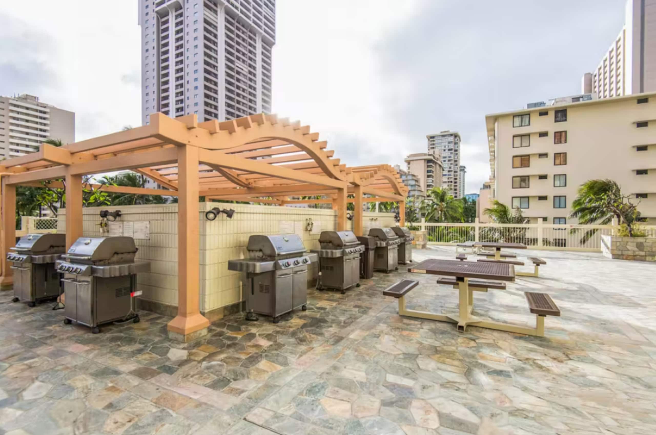 Condo in Honolulu · ★4.75 · 1 bedroom · 2 beds · 1 bath - Image 15