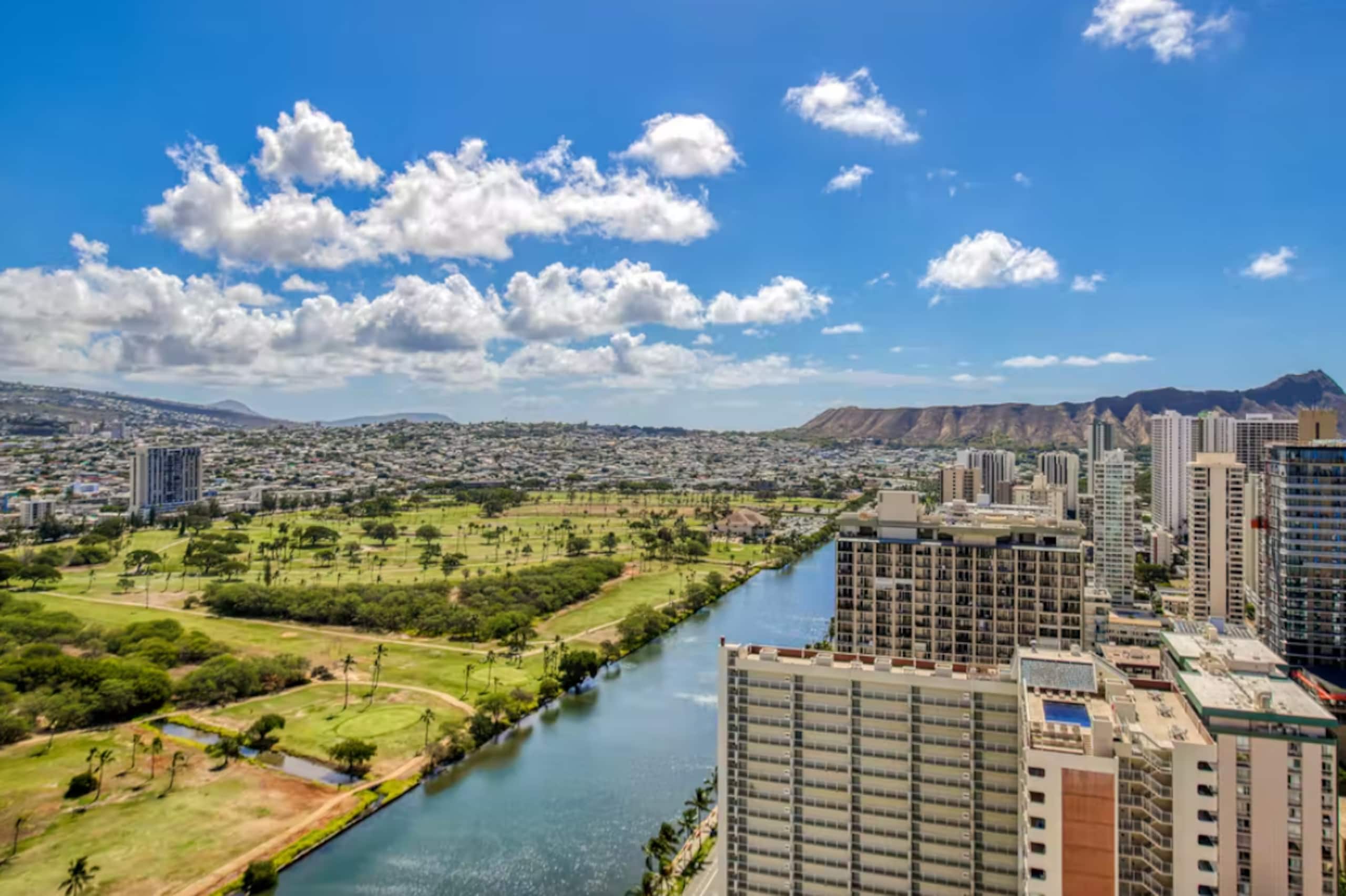 Condo in Honolulu · ★4.75 · 1 bedroom · 2 beds · 1 bath - Image 8