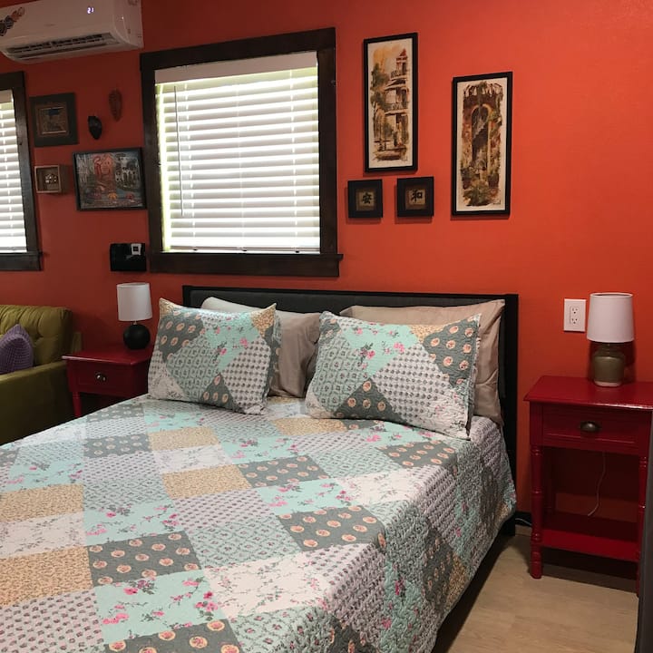 Cozy Efficiency Studio Apt/B near DownTown