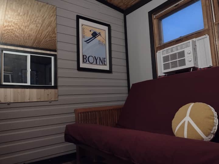 Spavaća soba br. 2 - futon na izvlačenje s vrlo udobnim madracem.