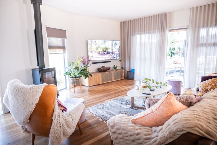 Fabulous Coastal Getaway, Sleeps 10, Pets Welcome - Ocean Grove