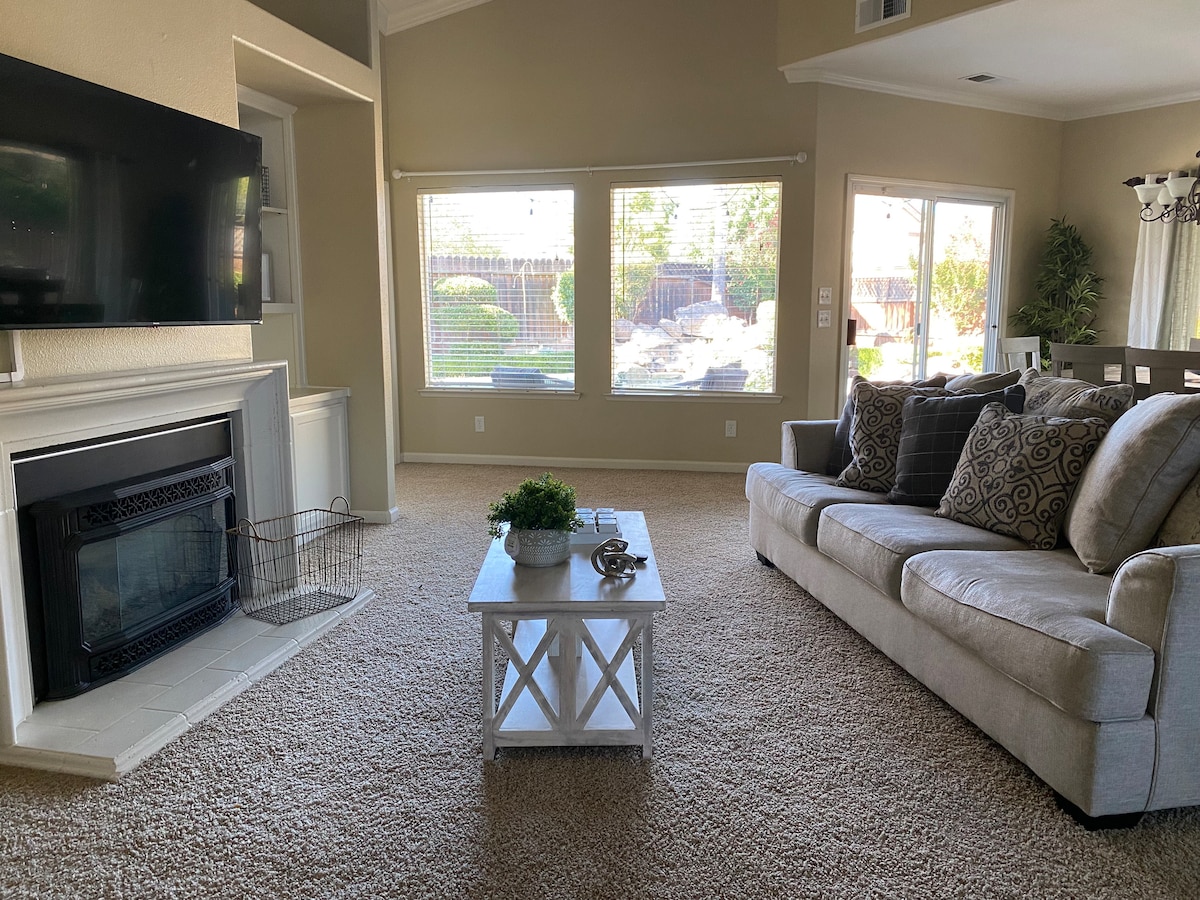 Top performing Airbnb: 3BR Family Home with Pool & Hot Tub in Fresno