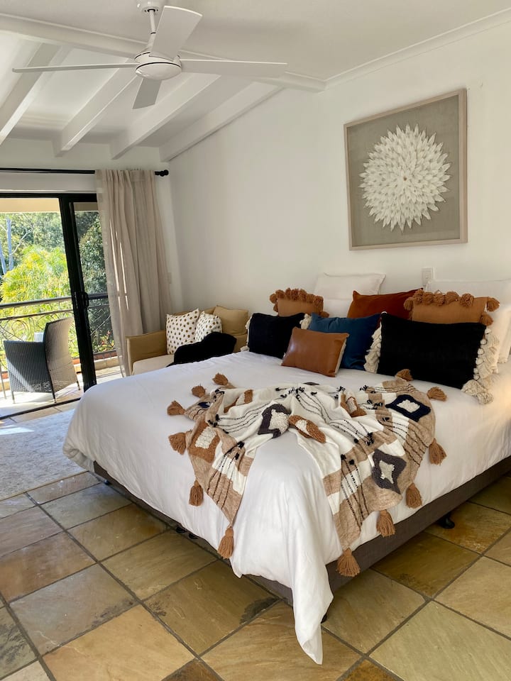 Can be split into single beds on request