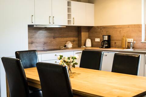 Luxury Retreat: Sauna& Whirlpool FeWo Lacher