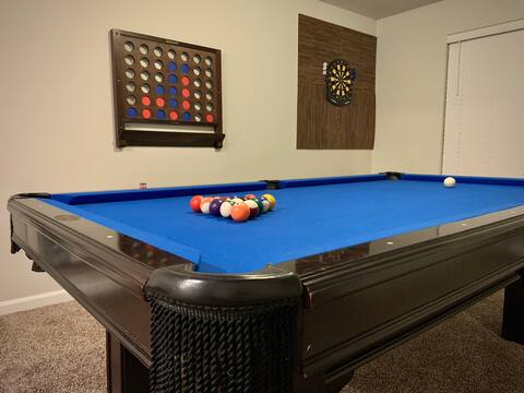 ❤️Spacious home with game room, lake view & pool❤️