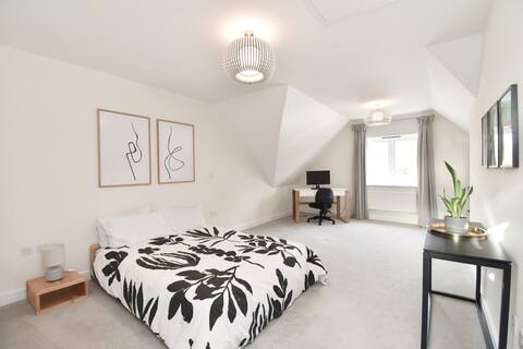 4 Bedrooms - Gym - garden - 5 mins from station