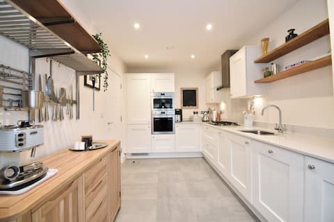 Beautiful home in Walton-on-Thames
Surrey