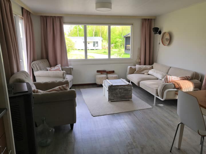 Ruime Chalet Aan Het Leekstermeer - 格羅寧根