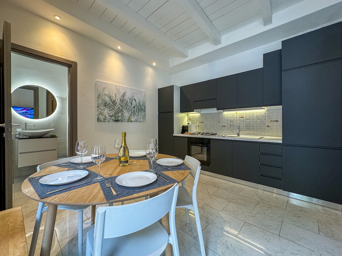 Top performing Airbnb: Como - Magic Garden House - Lake View in Como