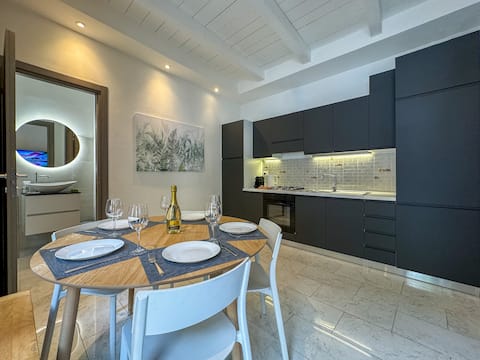 Top performing Airbnb: Como - Magic Garden House - Lake View in Como