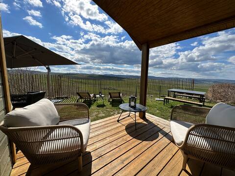 Les Chalets de la Rule / Panoramic view of Aubrac