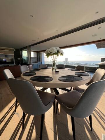 3 Story Luxury Villa on OceanView Drive, CapeTown gallery image 3