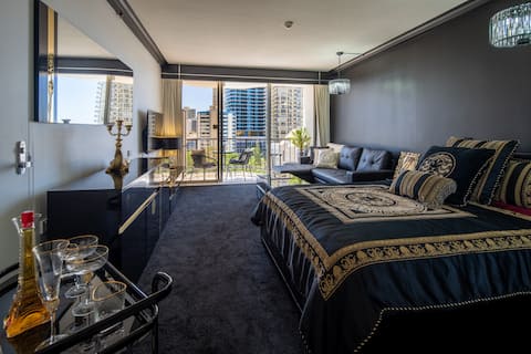 Top performing Airbnb: Large Luxury Hotel Suite Above Cali Beach Club in Surfers Paradise