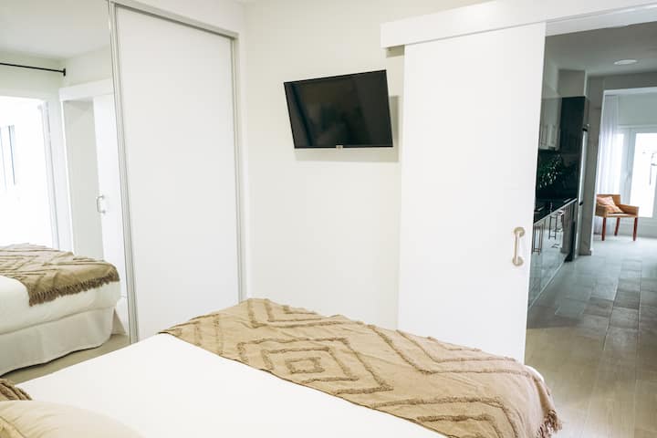 Bedroom with TV

Habitación con TV