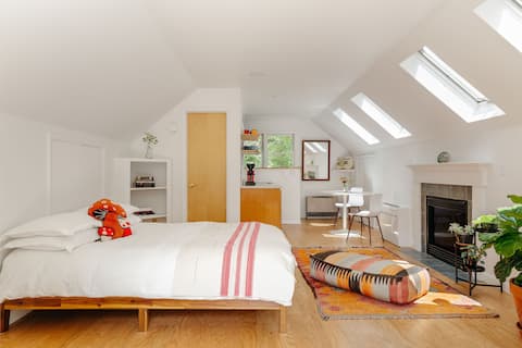 The Lookout Loft @Moonbeams: stay on 38 acres