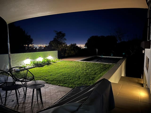 Summer home in Newlands with pool