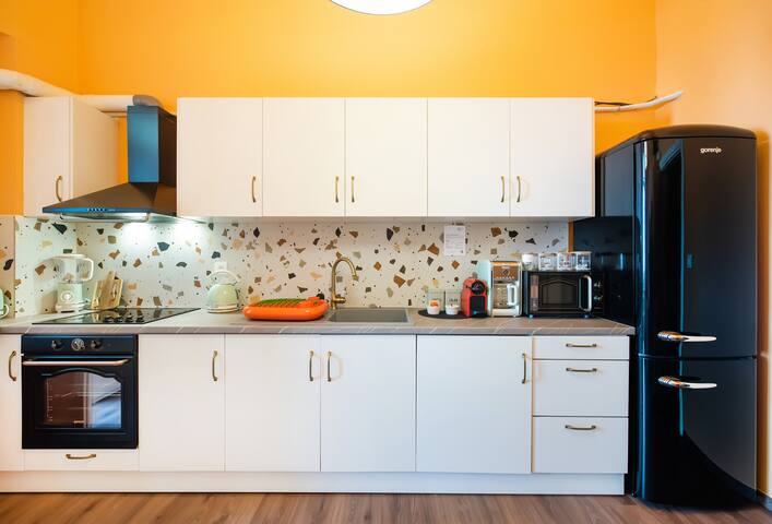 Fandango: Gorgeous Neoclassical Apartment gallery image 2