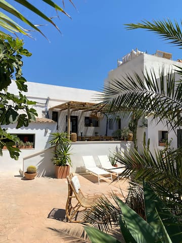 Can Yuca II – Villa de plage bohème à s’Amarador