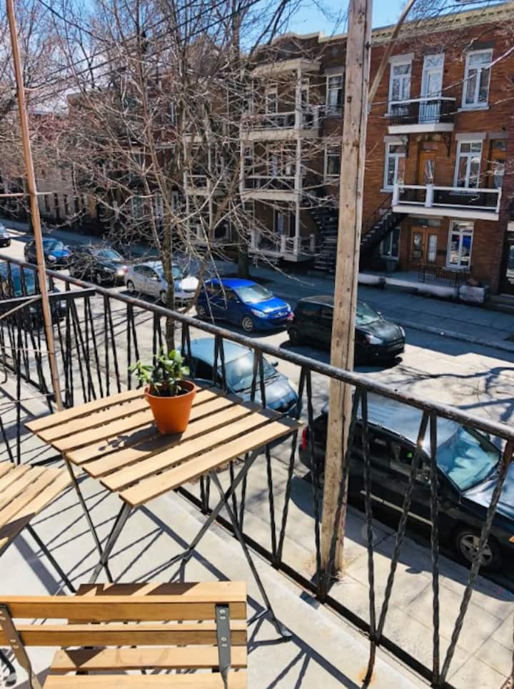 Beautiful apartment in the heart of the Plateau MontRoyal Apartments