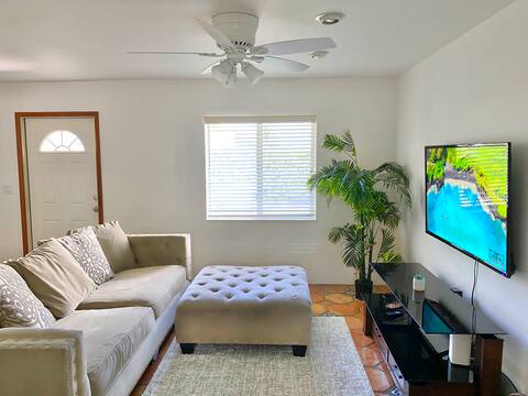 Sunny 1 B Steps To Intracoastal and 5 min to Beach