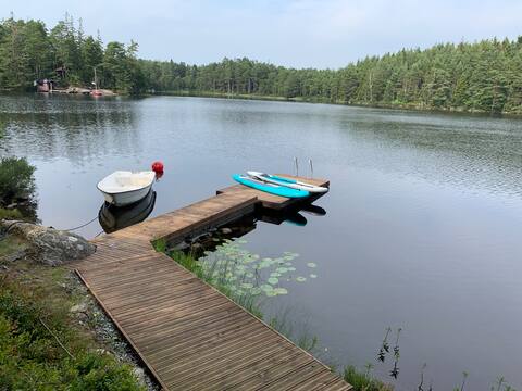 Newly-built cottage with sauna, hot tub and private jetty