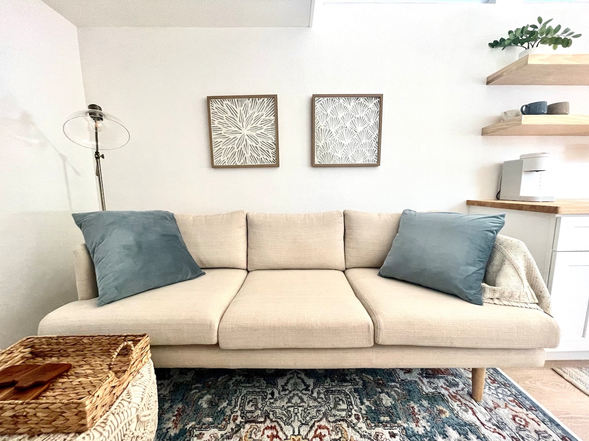 BoHo, Spacious Tiny Home in the Heart of East ATX!